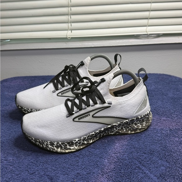 Brooks White and Black Athletic Shoes - Picture 3 of 9